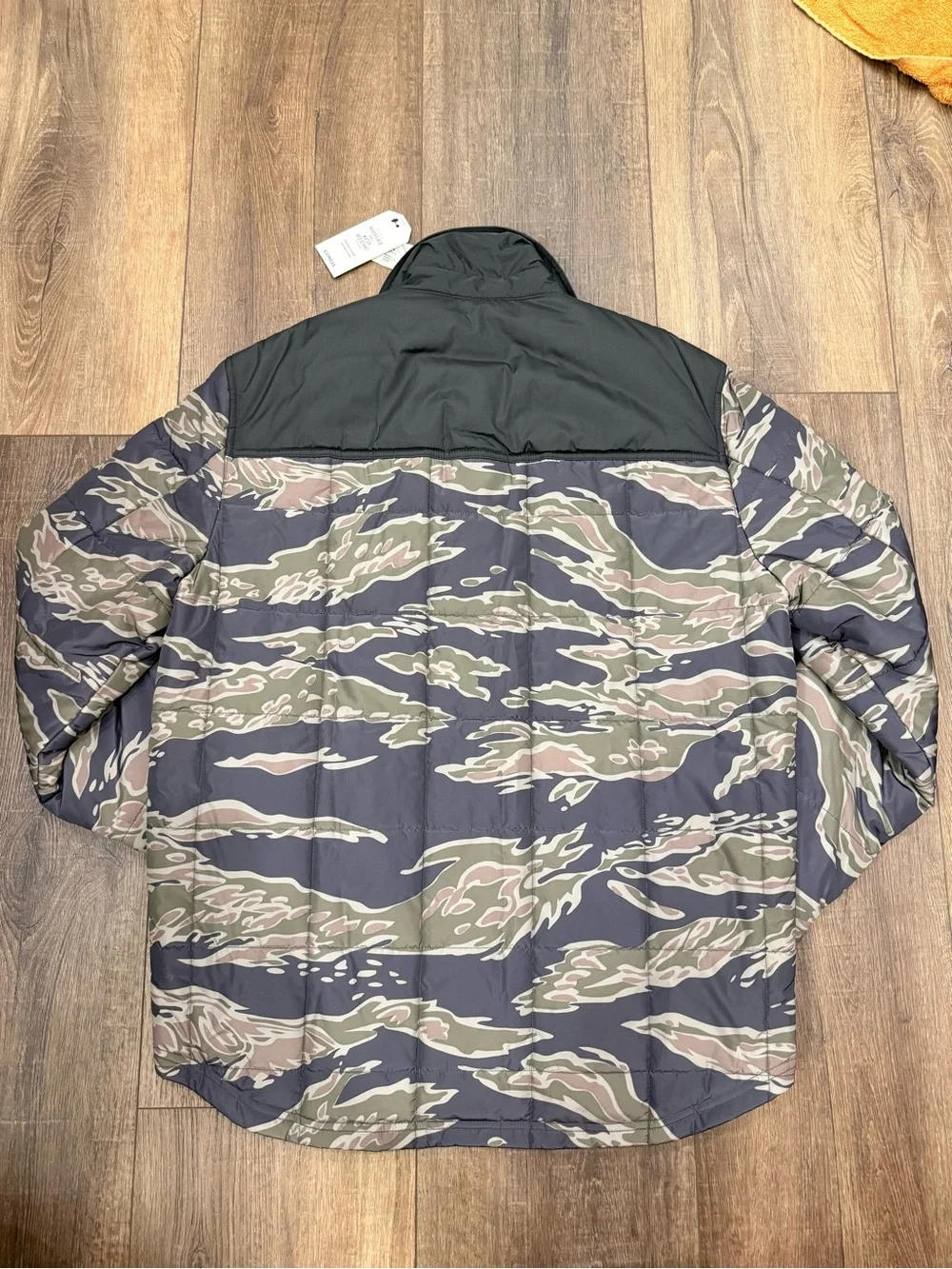 NWT express men’s reversible water resistant jacket camo black medium